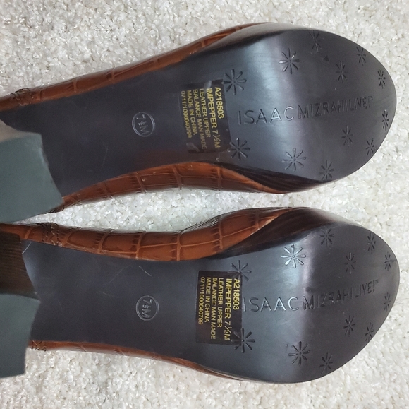 New Never Worn QVC Issac Mizrahi leather size 7 1/2 heels - Picture 4 of 6